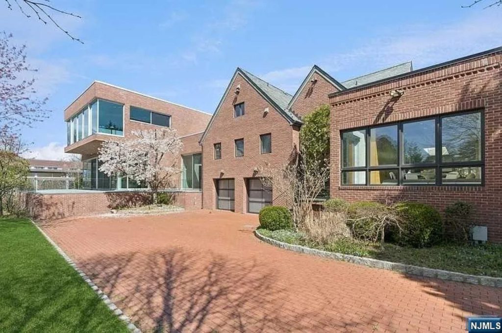 Elegant Brick and Glass Design