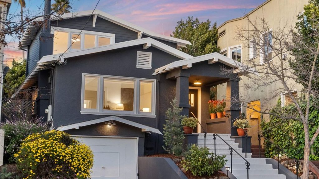 Charming Oakland Bungalow Exterior