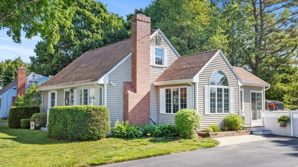 Charming Cape Cod with Modern Touches