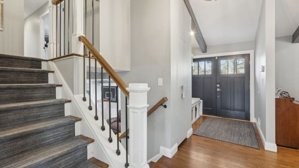 Elegant and Inviting Entryway