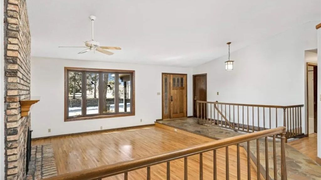 Warm and Inviting Craftsman Entry