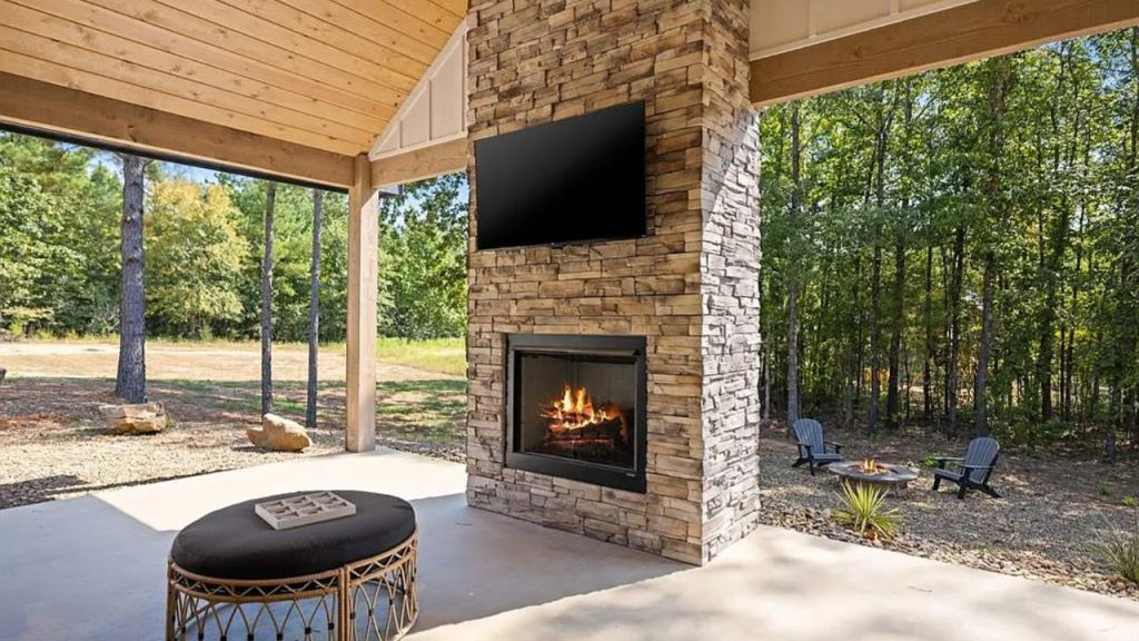 Spacious Outdoor Retreat for Relaxation