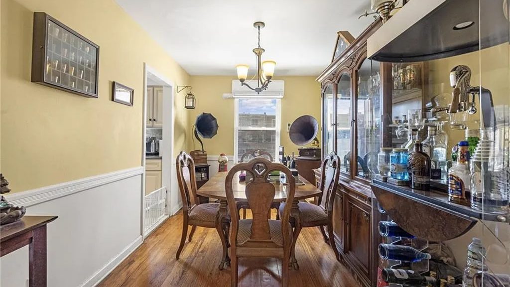 middle village dining