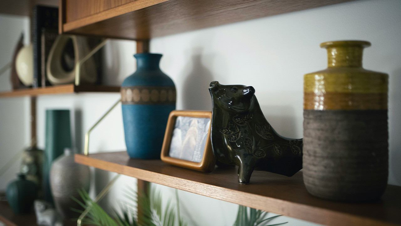 a shelf filled with vases and other decorative items