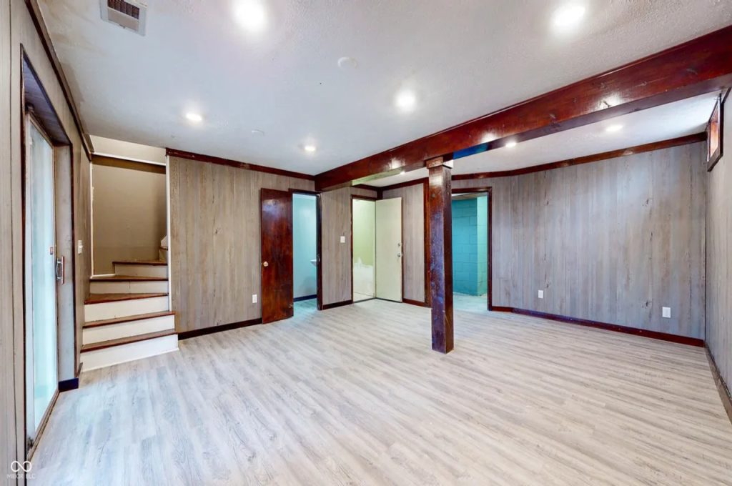 Spacious Family Room