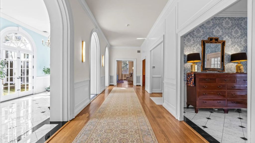 Elegant Gallery Hall