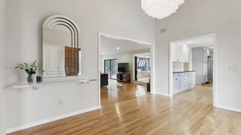 Bright and Inviting Foyer Entrance