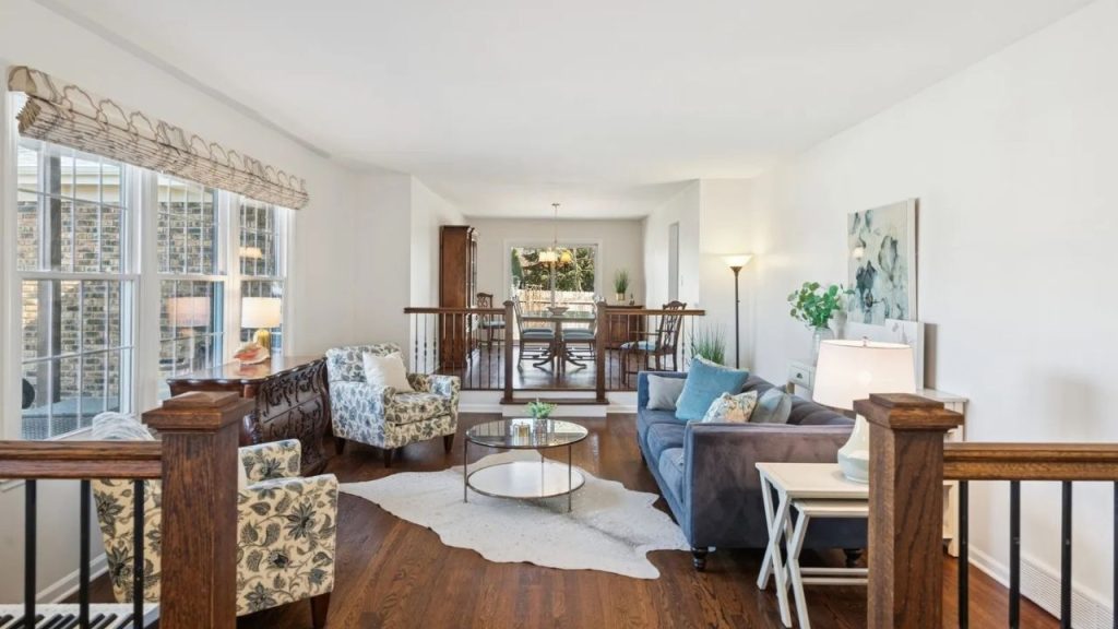 Bright and Inviting Living Space