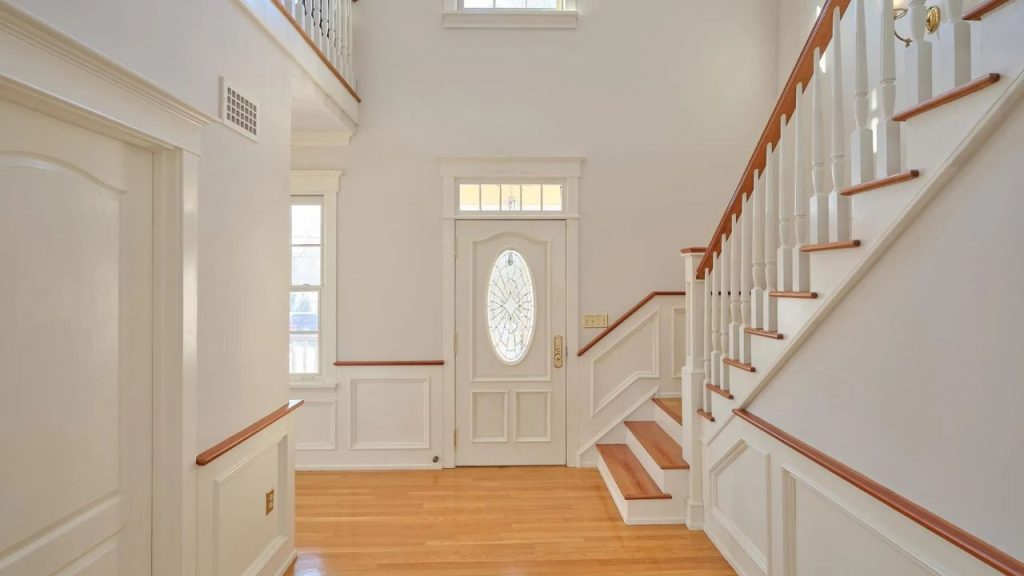 Elegant Foyer with Grand Staircase