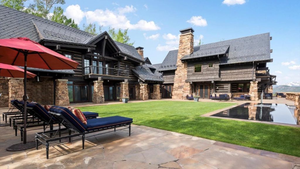 Outdoor Retreat with Mountain Views