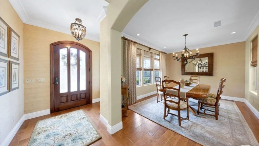 Elegant Entry and Dining Room