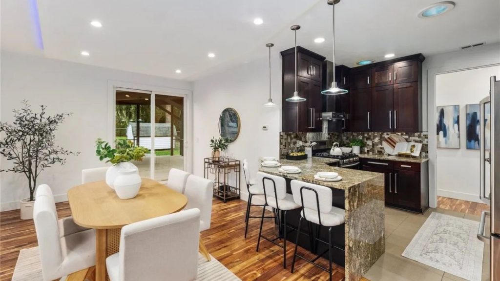 Eat-in Kitchen & Dining