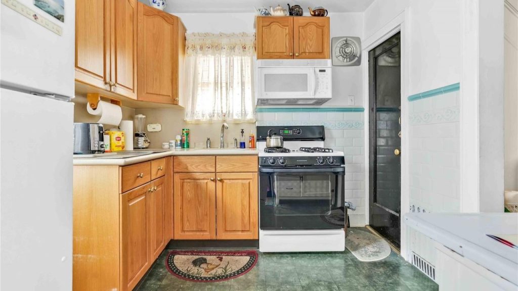 Cozy and Functional Kitchen Space