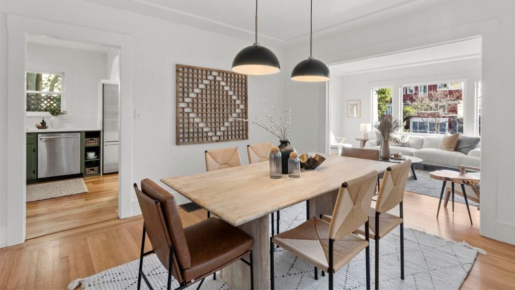 Chic and Inviting Dining Space