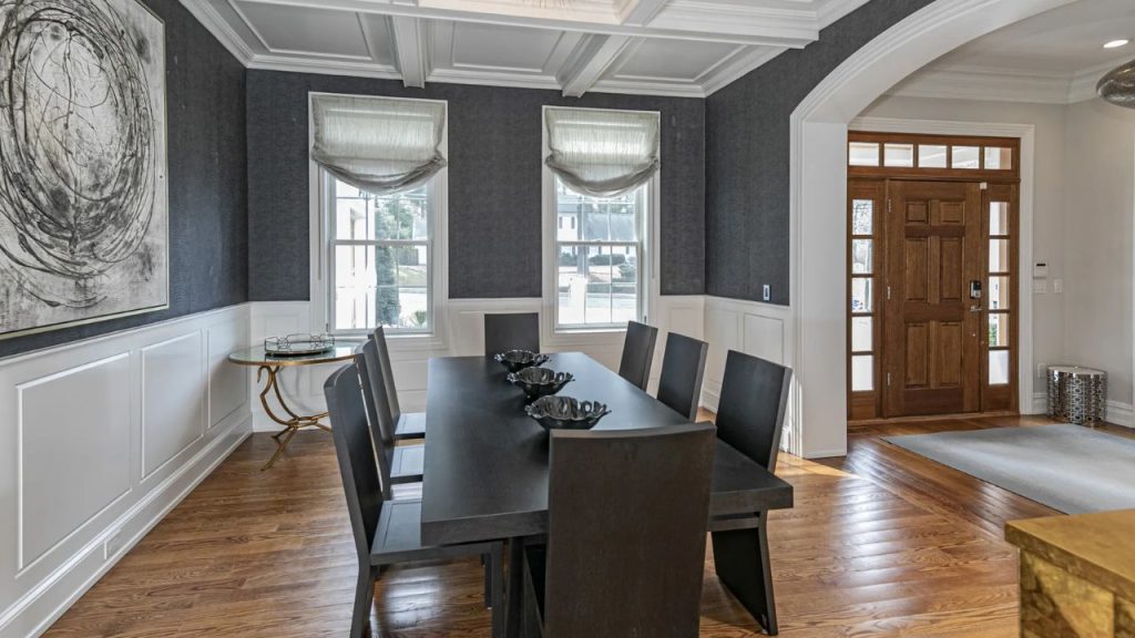 Formal Dining with Modern Flair