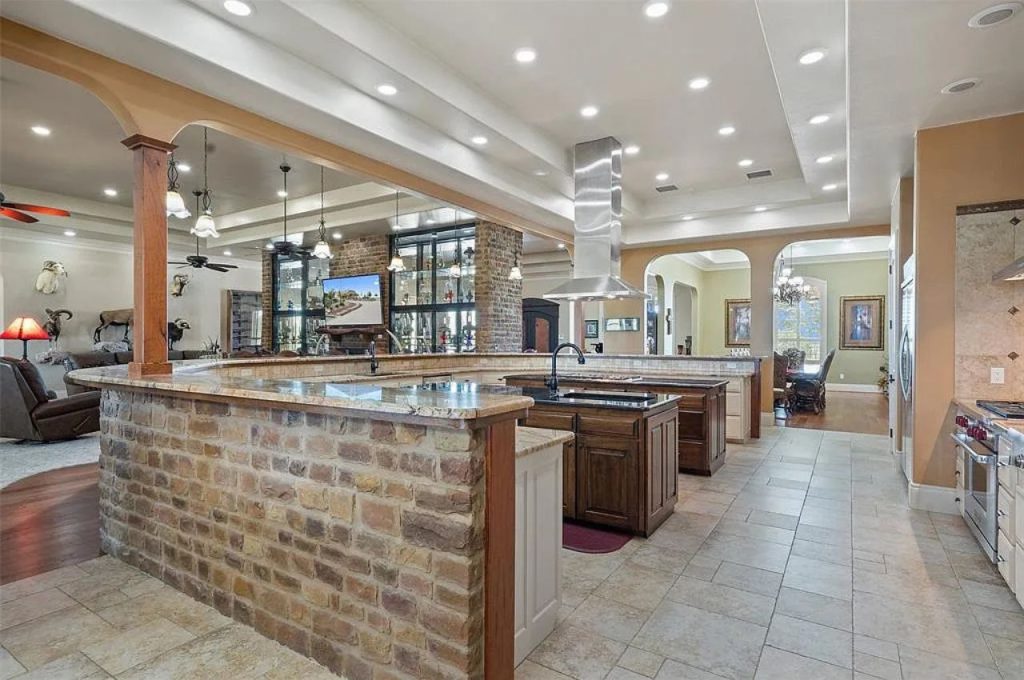 Luxurious Chef’s Kitchen