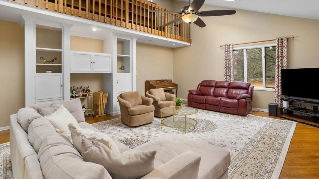 Spacious Family Room with Loft