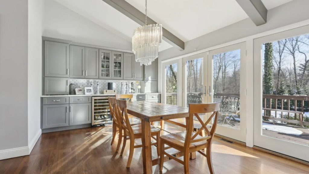 Elegant Dining with Scenic Views