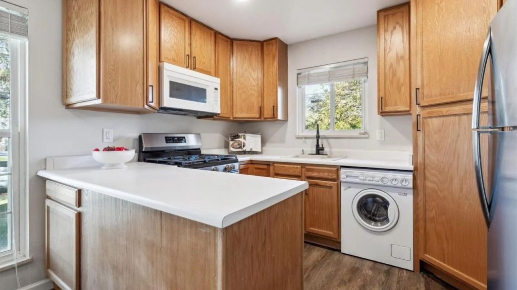 Warm Modern Kitchen Design