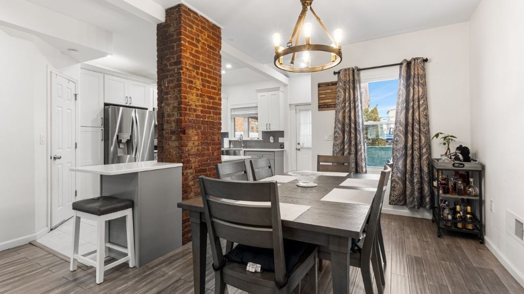 Stylish and Inviting Dining Space