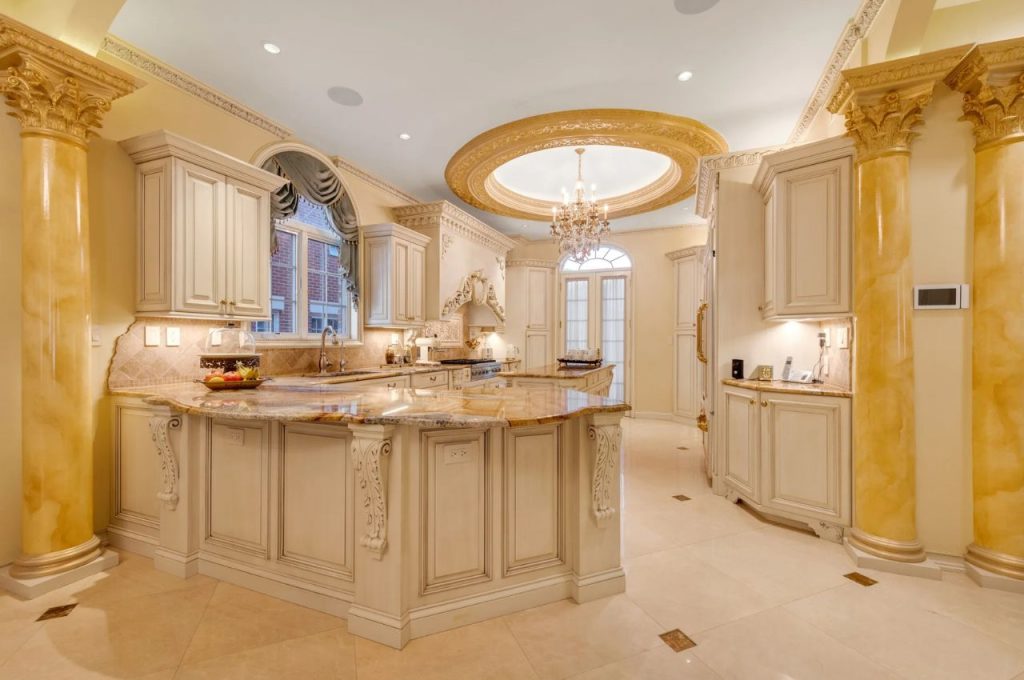 Elegant and Luxurious Classic Kitchen