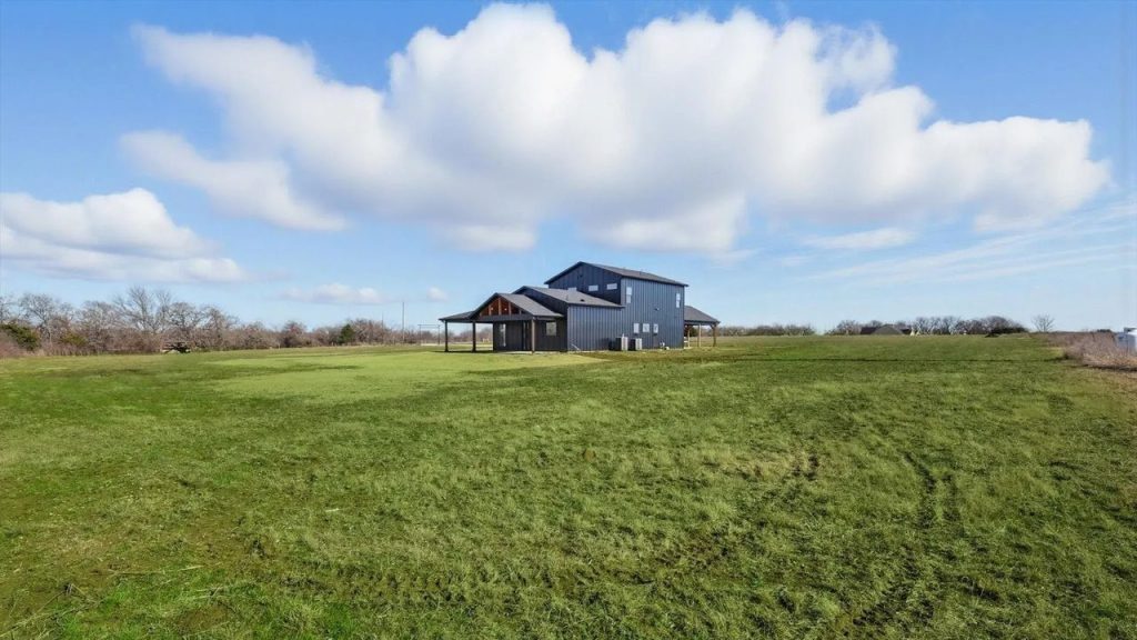 Get Inspired By This 2,875 Sq-Ft. 4-Bedroom Dream Barndo in Alvarado, TX