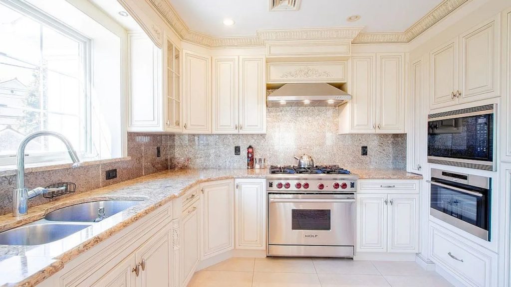 Kitchen with Luxury Finishes