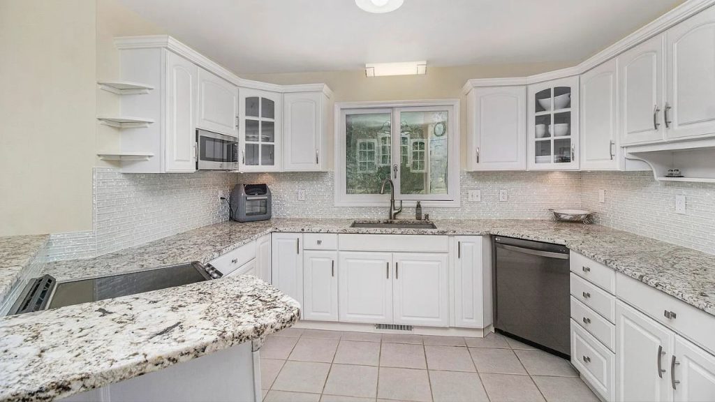 Kitchen with Sleek Elegance