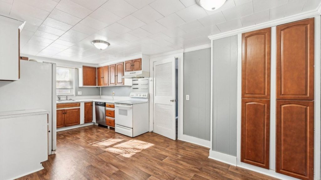 Cozy and Sunlit Breakfast Nook