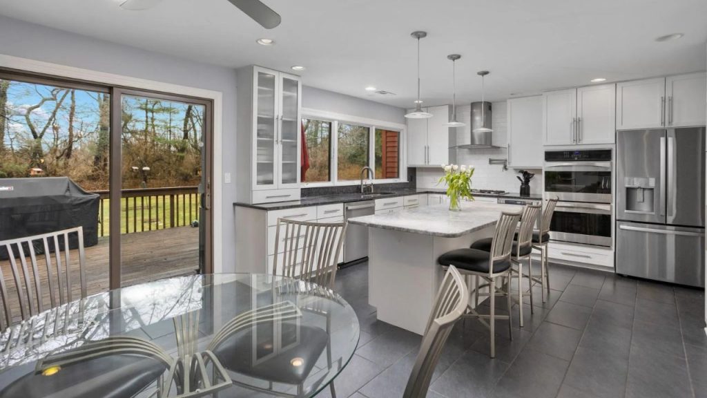 Modern Kitchen with Elegant Dining Space