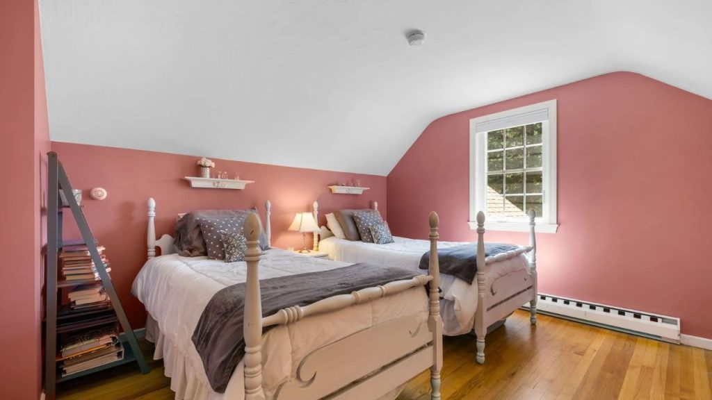 Cozy Twin Bedroom Retreat