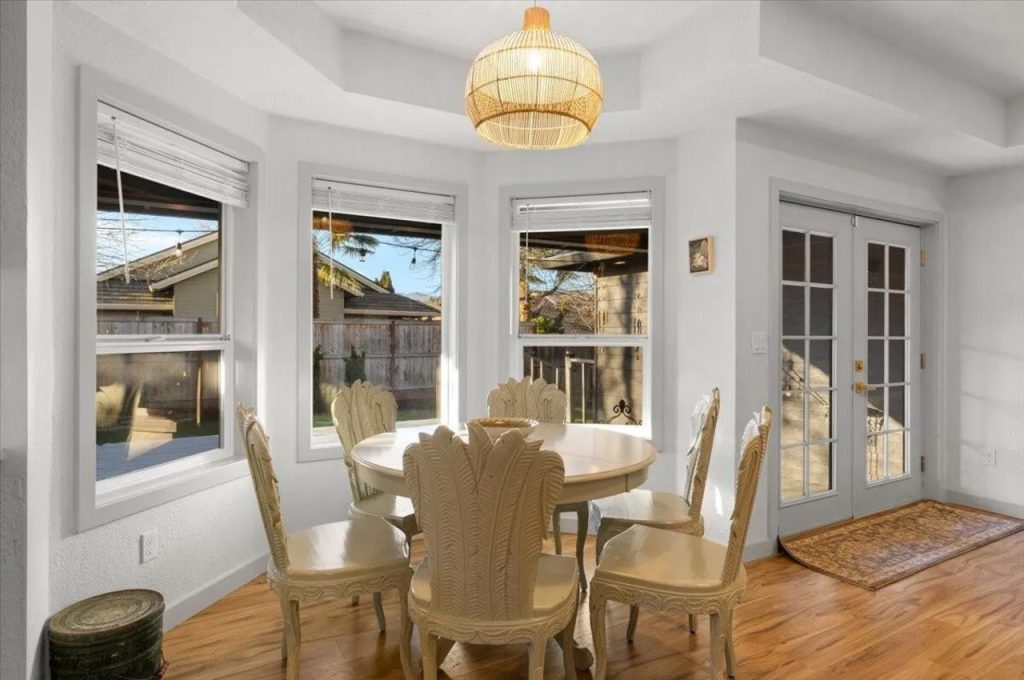 Bright and Elegant Dining Space