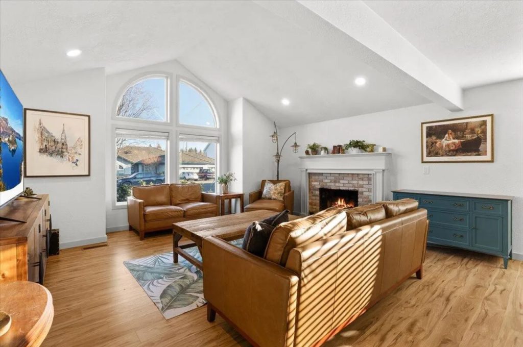 Living Room: Warmth and Elegance