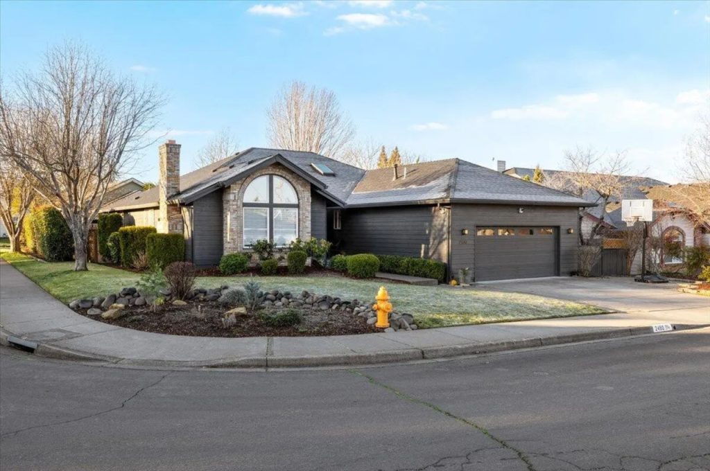 Elegant and Modern Corner Home