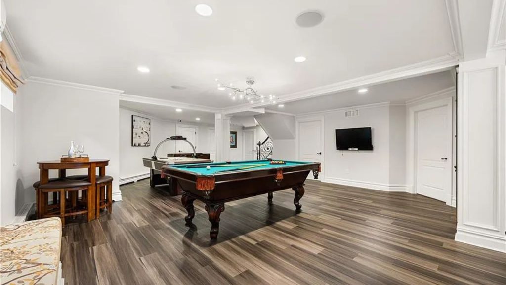 Stylish Entertainment Room with Billiards