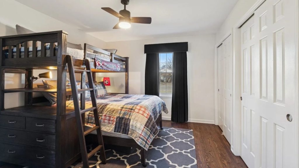 Stylish and Functional Bunk Bedroom