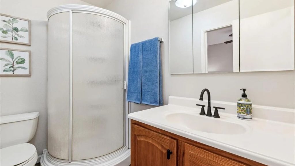 Stylish and Functional Small Bathroom