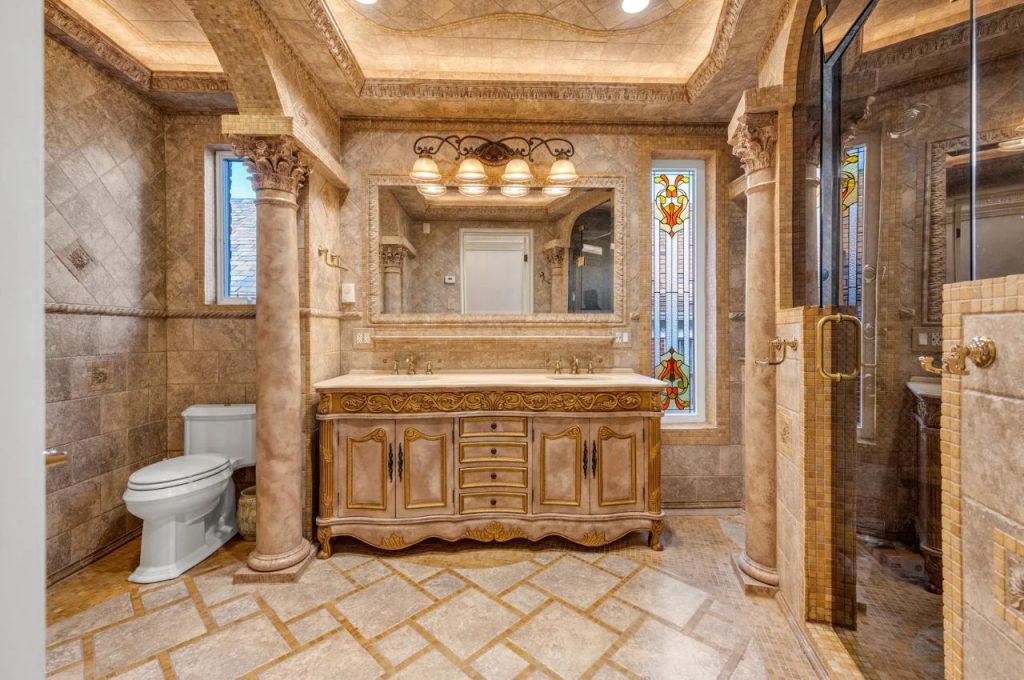 Luxurious Bathroom with Elegant Details
