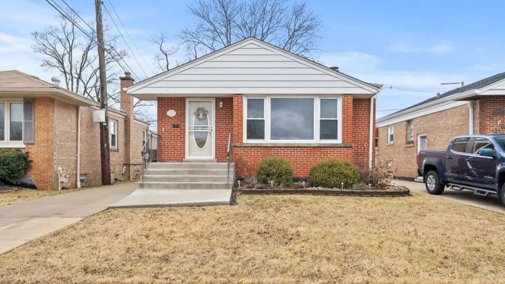 Step Inside This 1955 Tiny Brick Ranch Home in Chicago’s Mount Greenwood (With Floor Plan)