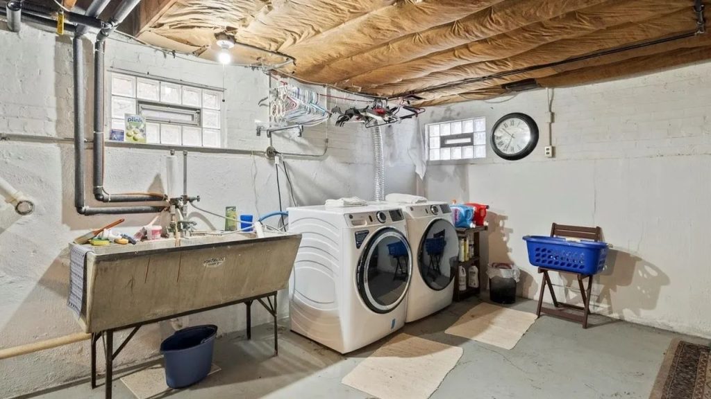 Step Inside This 1955 Tiny Brick Ranch Home in Chicago’s Mount Greenwood (With Floor Plan)