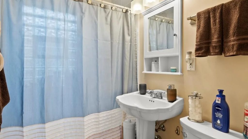 Step Inside This 1955 Tiny Brick Ranch Home in Chicago’s Mount Greenwood (With Floor Plan)