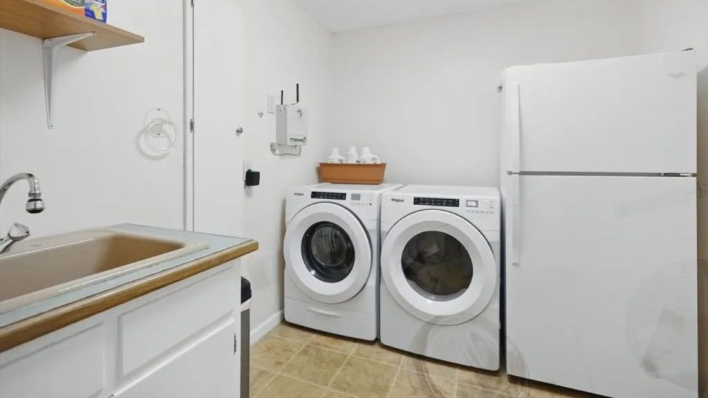 Efficient and Functional Laundry Room