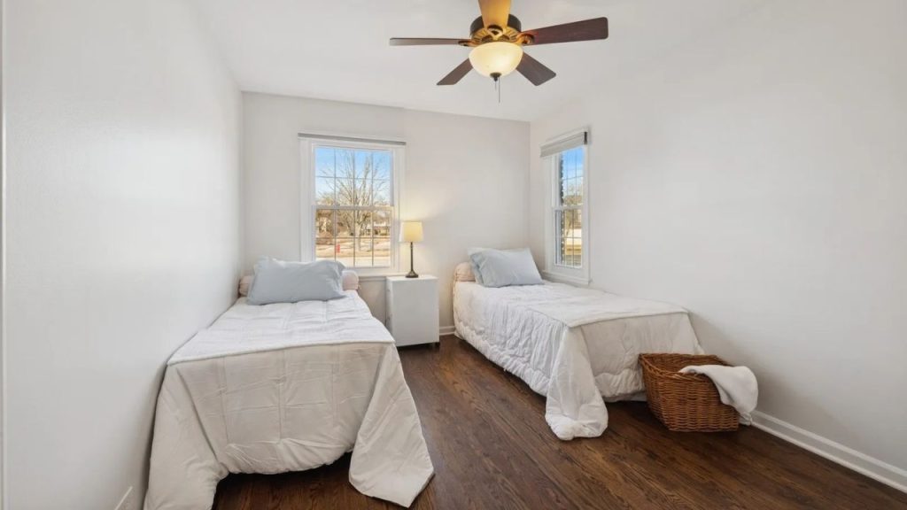 Bright and Cozy Twin Bedroom