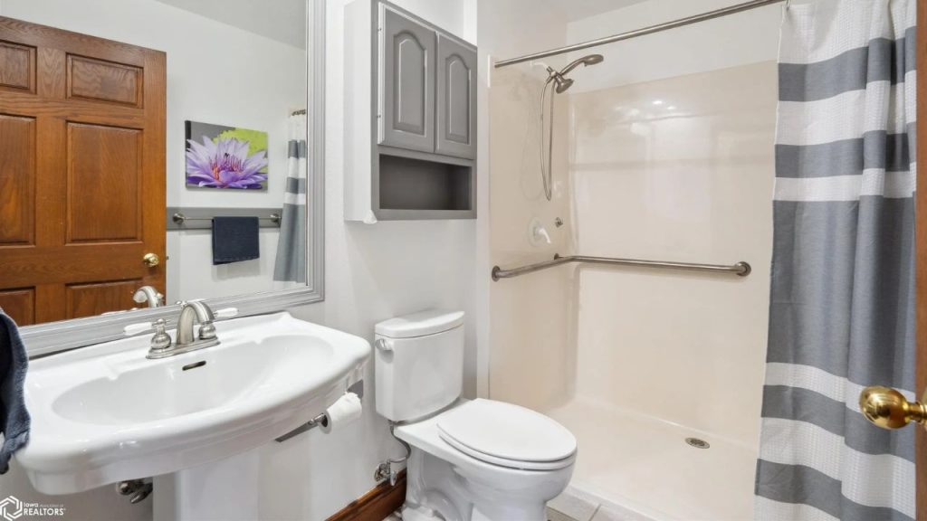 Stylish and Functional Bathroom Design