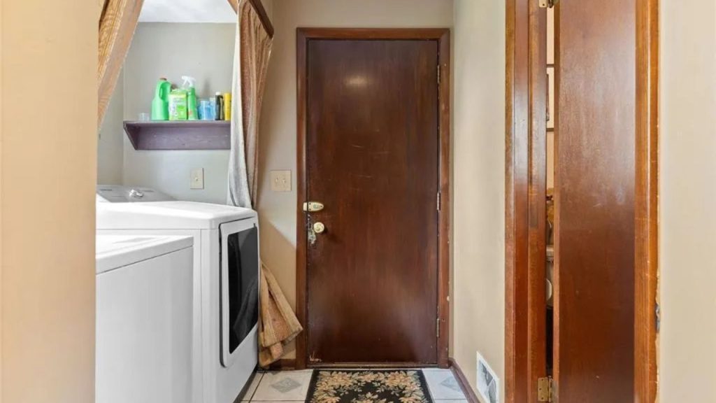 Compact and Functional Laundry Space