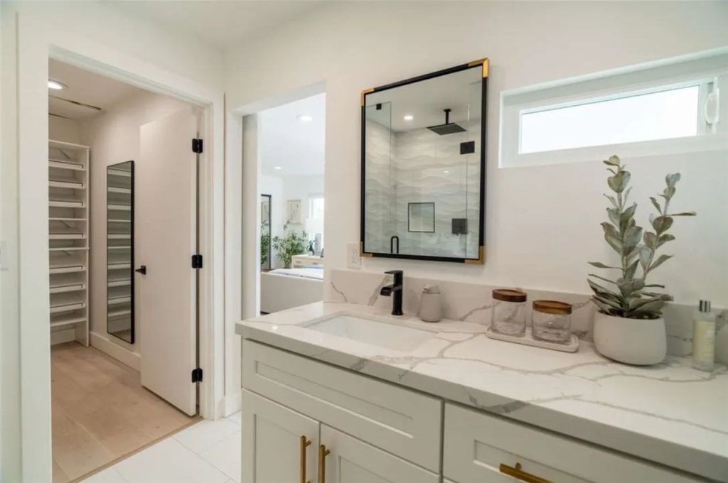 Modern En Suite