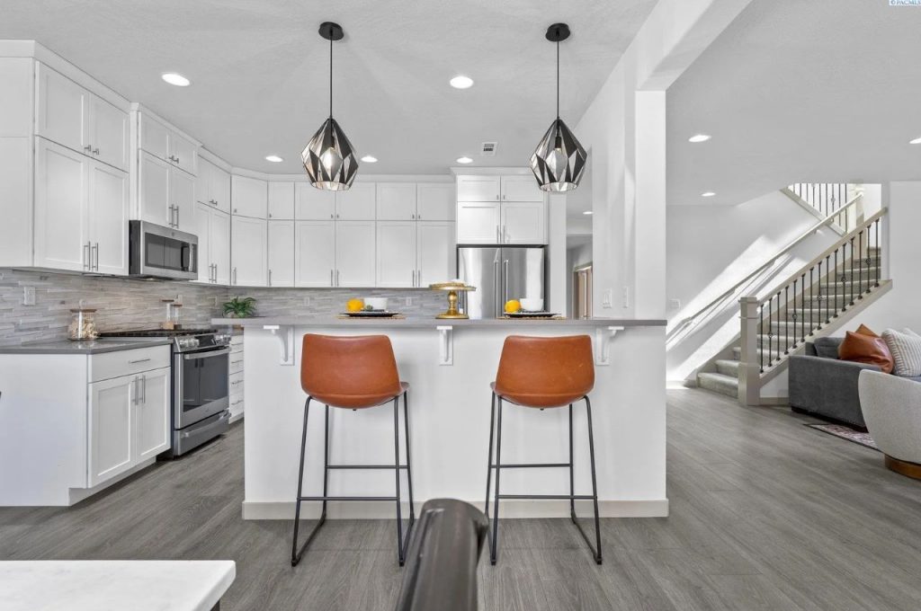 Modern Kitchen with Stylish Elegance