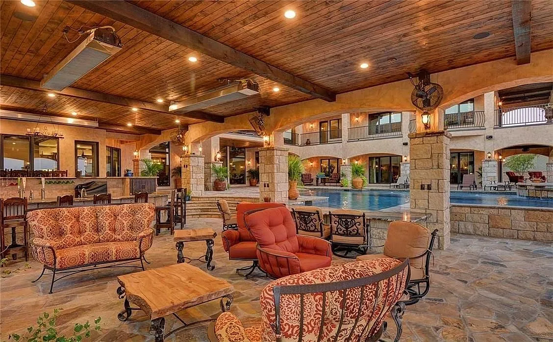 Luxurious Covered Patio By the Pool