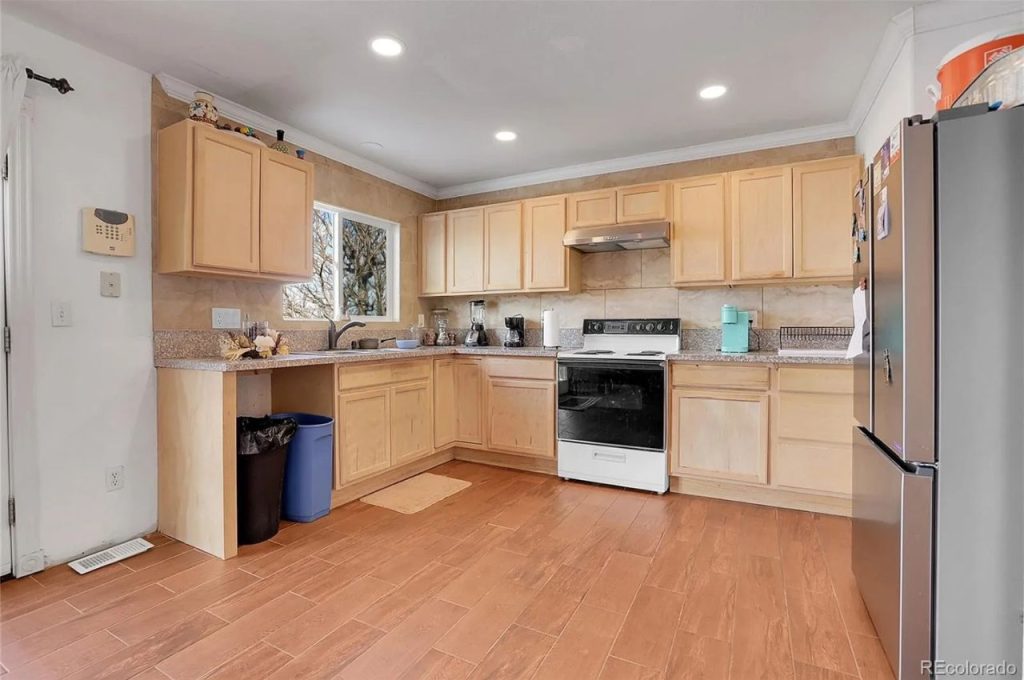 Modern and Spacious Kitchen