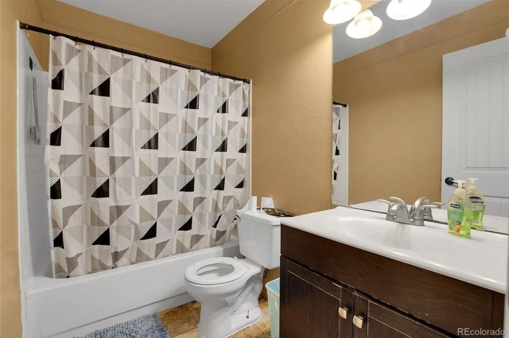 Cozy Bathroom with Modern Touches